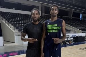 切磋技艺自媒体晒今日莱昂纳德和麦丹训练照