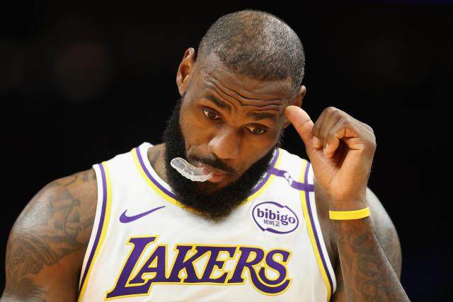 开云下载-三分19连铁 上双纪录险不保！詹姆斯别再保出勤了？